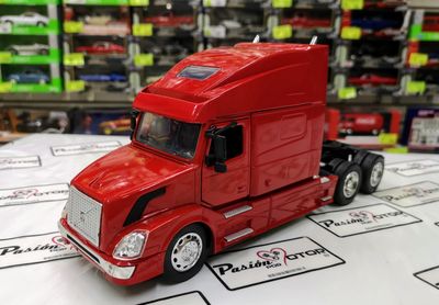 1:32 Volvo VN 780 2004 Rojo Cabina NEW RAY Tractocamion