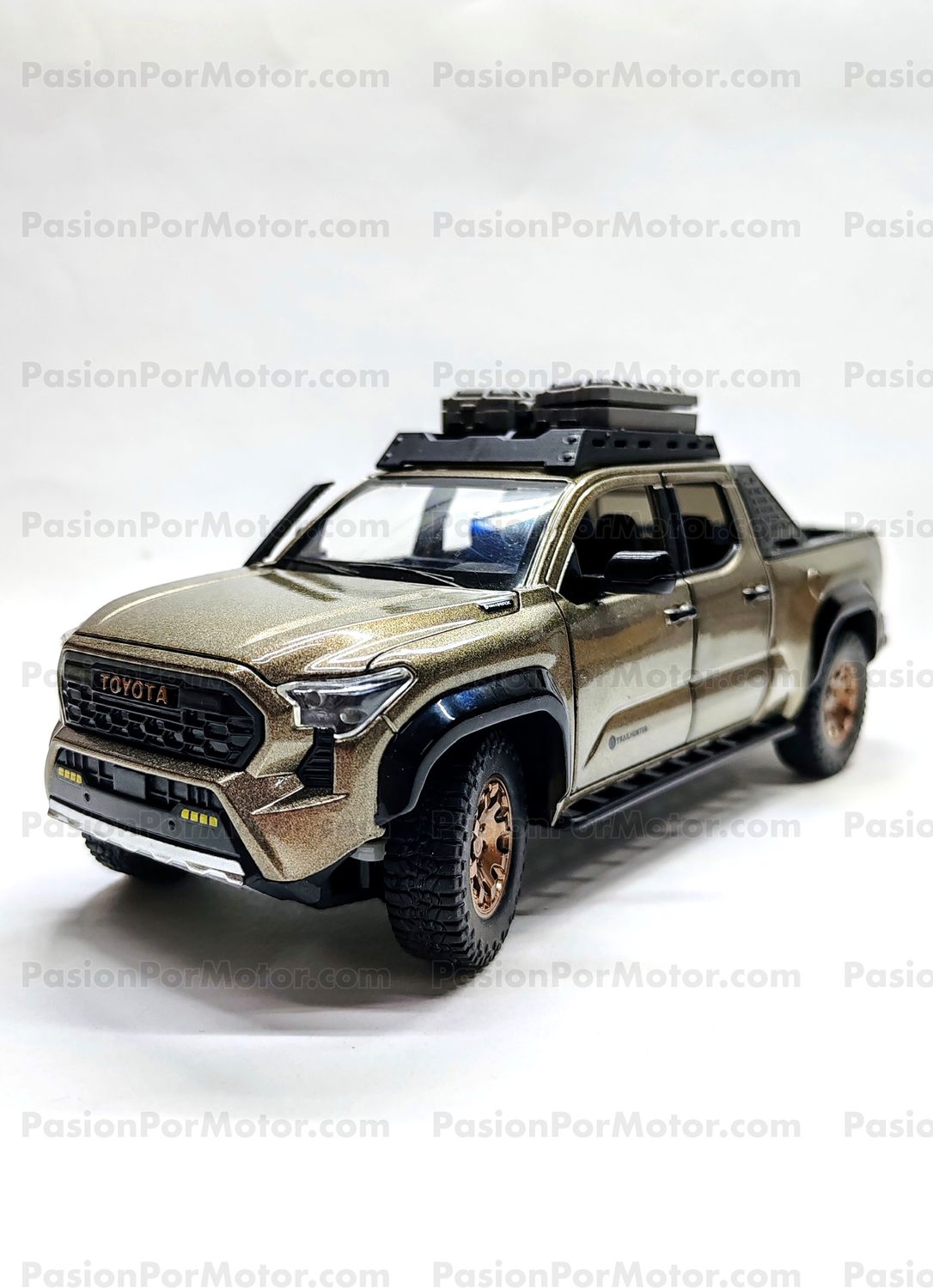 1:24 Toyota Tacoma Trailhunter Edition 2024 Bronce KINGS TOY 04367