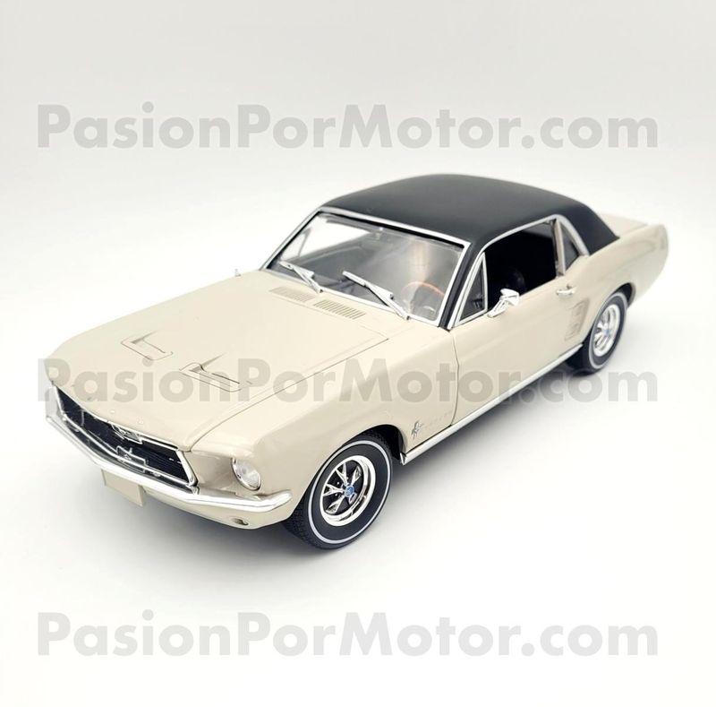 1:18 Ford Mustang Hard Top 1967 The She Country Mustang Autumn Smoke GREENLIGHT 04385