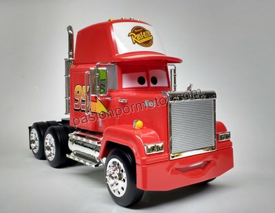 1:24 Mack Super Liner II 1985 ¨Mack¨ Tractocamion Cars Disney - Pixar JADA TOYS Hollywood Rides 04280