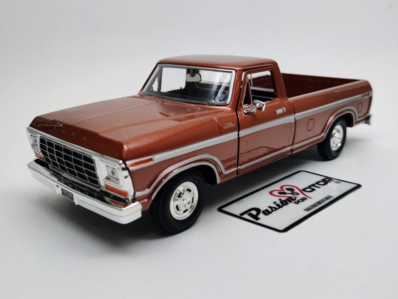 1:24 Ford F-150 Custom 1979 Bronce Pick Up MOTOR MAX Timeless Legends 03586