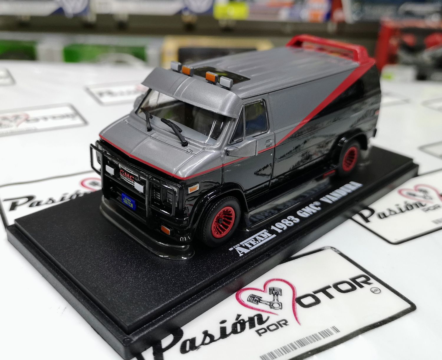 1:43 GMC Vandura 1983 Panel Van Negro y Gris Los Magnificos - The A Team  GREENLIGHT Hollywood Mr. T 02936