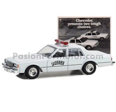 1:64 Chevrolet Impala Caprice 9C1 Police 1980 Blanco  GREENLIGHT Vintage Ad Cars Serie 9 Patrulla 04416