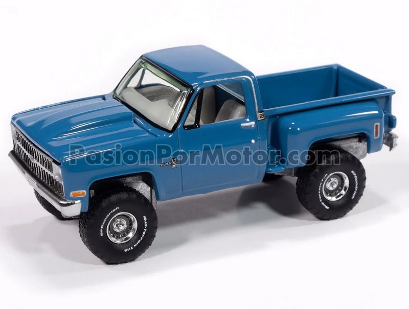 1:64 Chevrolet Silverado Stepside 1981 Pick Up Azul AUTO WORLD Muscle Trucks Premium Series 04492