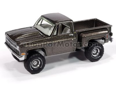 1:64 Chevrolet Silverado Stepside 1981 Pick Up Gris AUTO WORLD Muscle Trucks Premium Series 04493