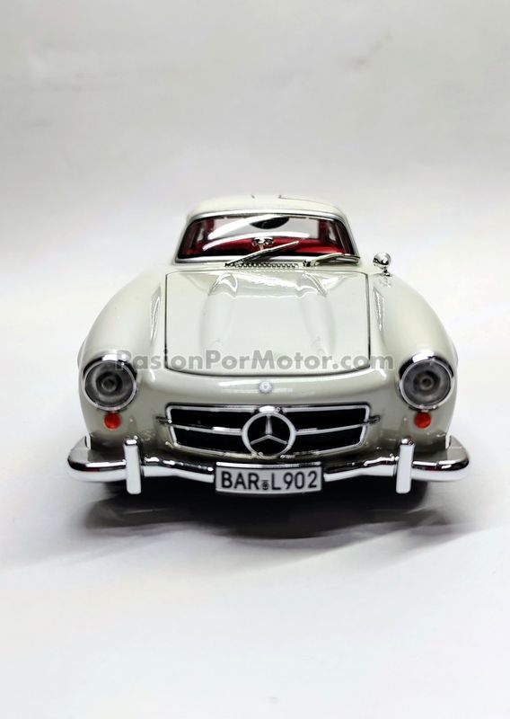 1:24 Mercedes Benz 300 SL 1954 Blanco Con Luz y Sonidos 04430