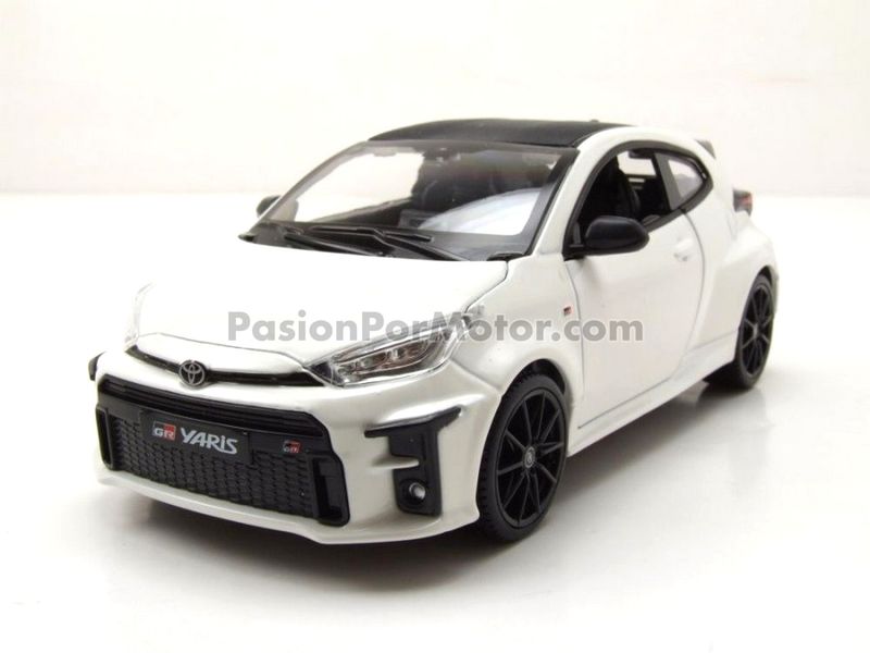 1:24 Toyota GR Yaris Hatchback 2021 Blanco MAISTO Special Edition 00305