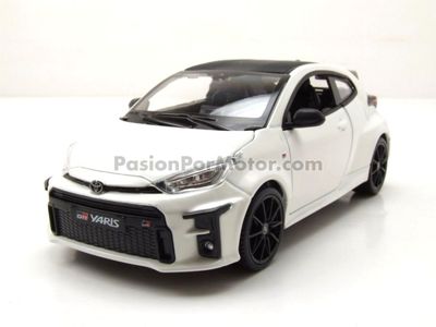 1:24 Toyota GR Yaris Hatchback 2021 Blanco MAISTO Special Edition 00305