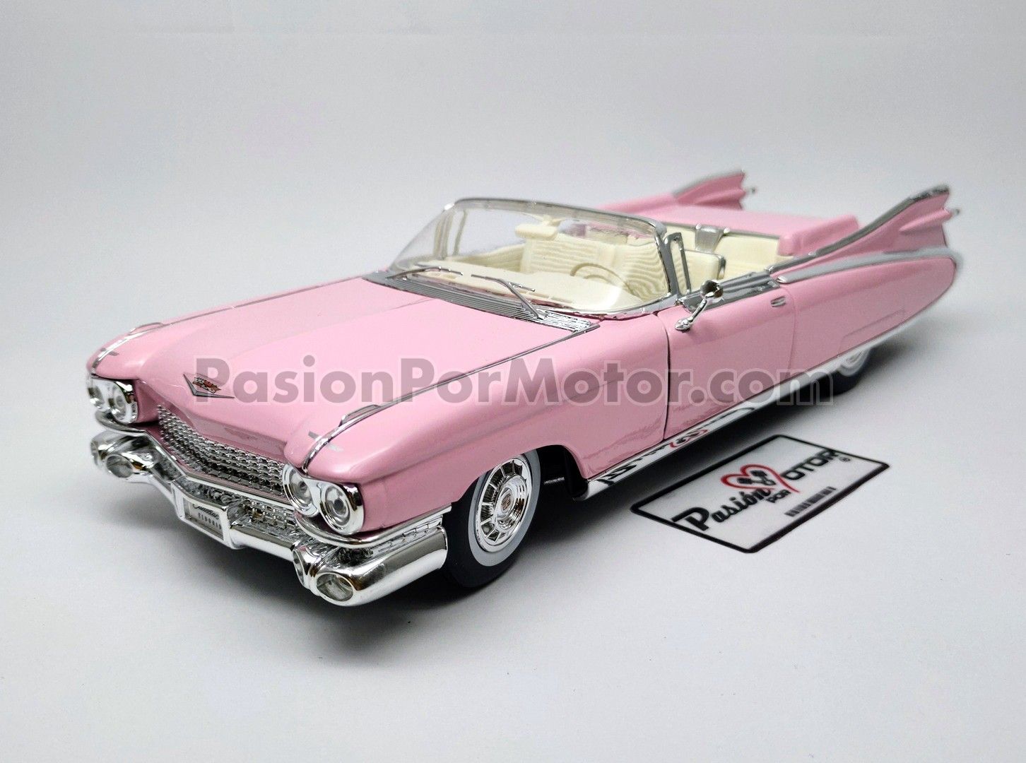 1:18 Cadillac Eldorado Biarritz Convertible 1959 Rosa MAISTO Premier 01380