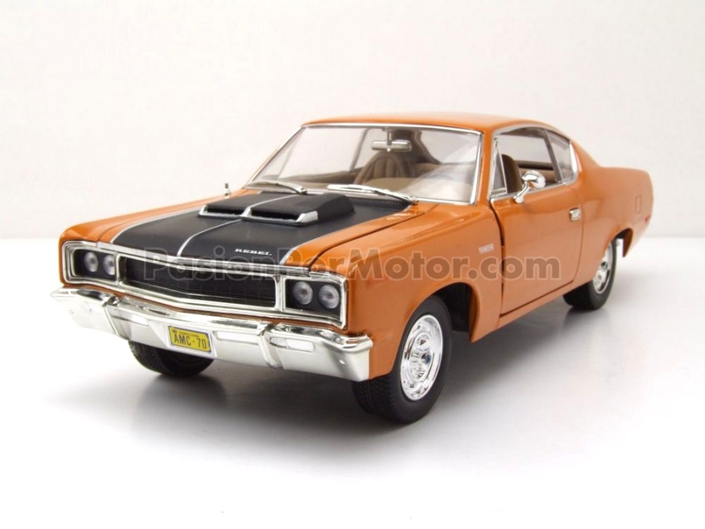 1:18 AMC Rebel 1970 Naranja LUCKY DIE CAST Road Legends 04133