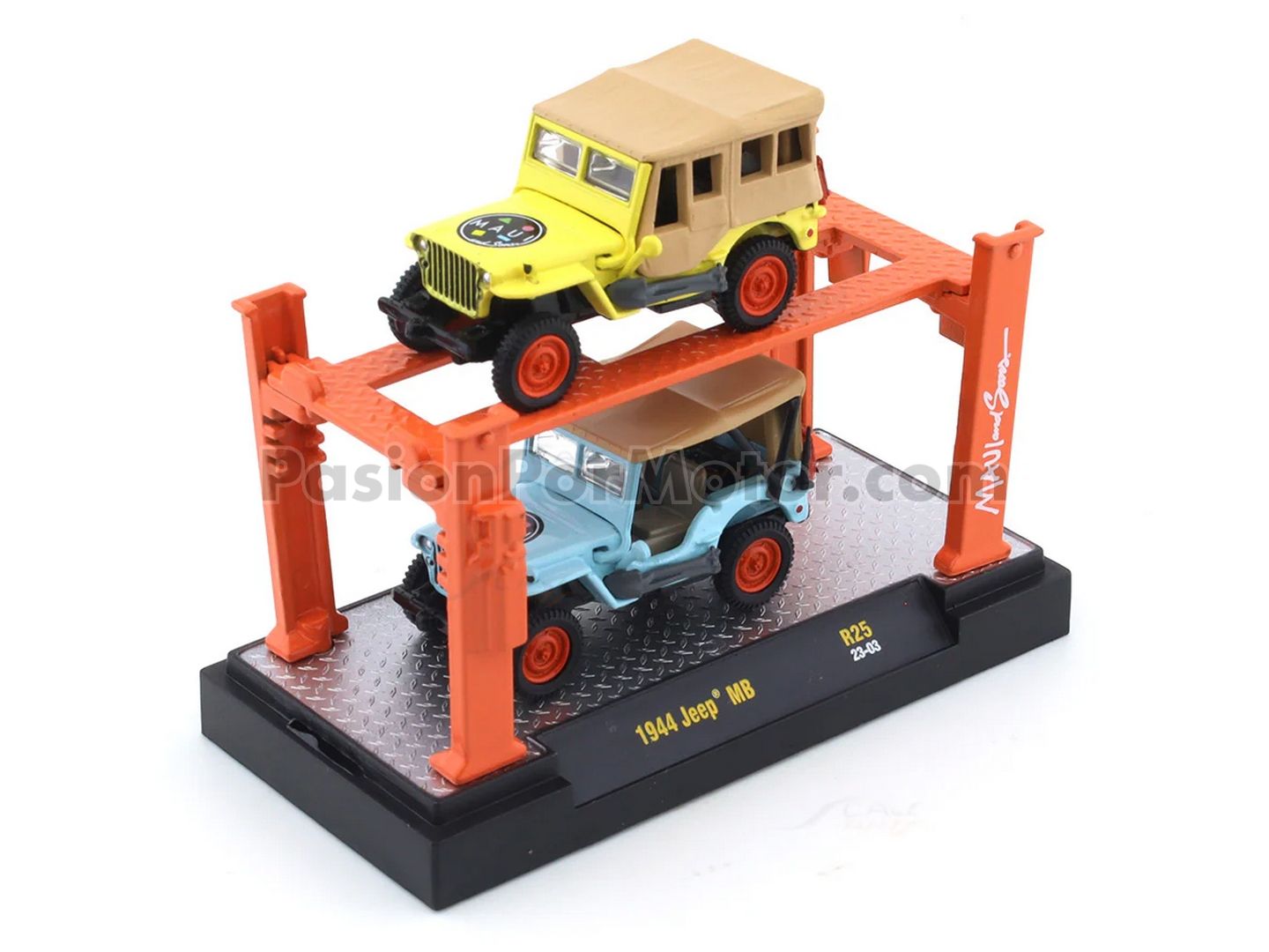 1:64 Set 2 Jeep Willys MB 1944 Maui and Sons Amarillo &amp; Azul + Elevador Metalico M2 Auto Lift Serie 25 04760