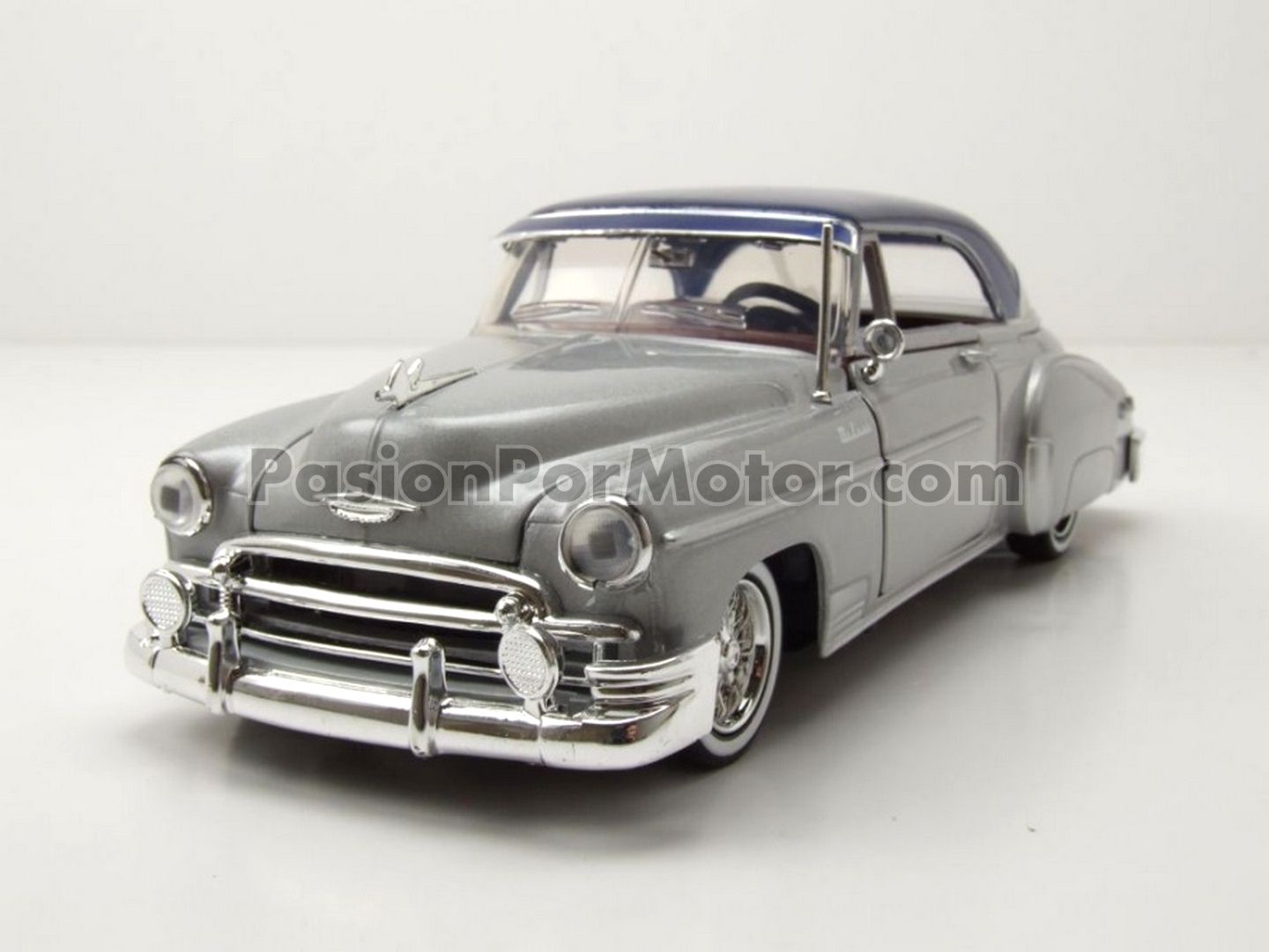 1:24 Chevrolet Bel Air Coupe 1950 Plata y Azul Lowrider MOTOR MAX Get Low 02601 1:24 Chevrolet Bel Air Coupe 1950 Plata y Azul Lowrider MOTOR MAX Get Low 02601