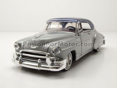1:24 Chevrolet Bel Air Coupe 1950 Plata y Azul Lowrider MOTOR MAX Get Low 02601