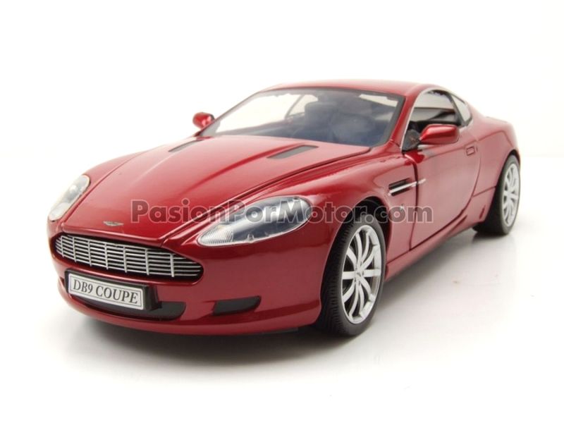 1:18 Aston Martin DB9 2004 Rojo MOTOR MAX Timeless Classics 00824