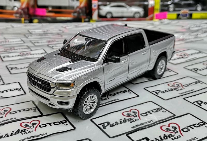 1:27 Ram 1500 Crew Cab Pick Up Laramie 2019 Plata MOTOR MAX 1:24 00941 1:27 Ram 1500 Crew Cab Pick Up Laramie 2019 Plata MOTOR MAX 1:24 00941