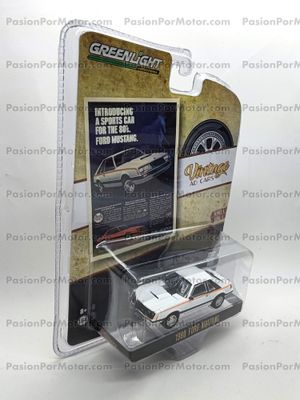 1:64 Ford Mustang Fastback 1980 Blanco GREENLIGHT Vintage Ad Cars Fox 02642