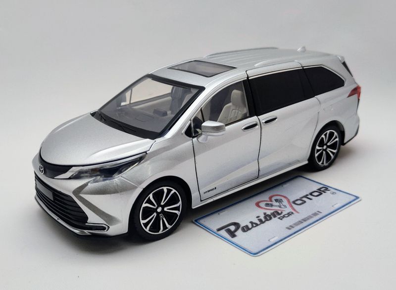 1:24 Toyota Sienna Hybrid Limited AWD Minivan 2021 Plata KINGS TOY 02606 1:24 Toyota Sienna Hybrid Limited AWD Minivan 2021 Plata KINGS TOY 02606