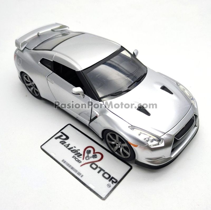 1:24 Nissan GT-R R35 Coupe 2010 Plata Rapido y Furioso 5 JADA TOYS 00086