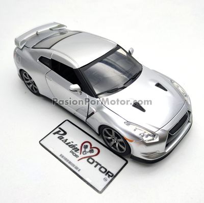 1:24 Nissan GT-R R35 Coupe 2010 Plata Rapido y Furioso 5 JADA TOYS 00086