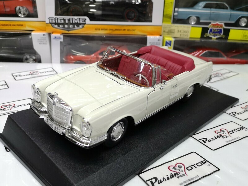 1:18 Mercedes Benz 280SE Convertible 1967 Beige MAISTO Special Edition 1:18 Mercedes Benz 280SE Convertible 1967 Beige MAISTO Special Edition
