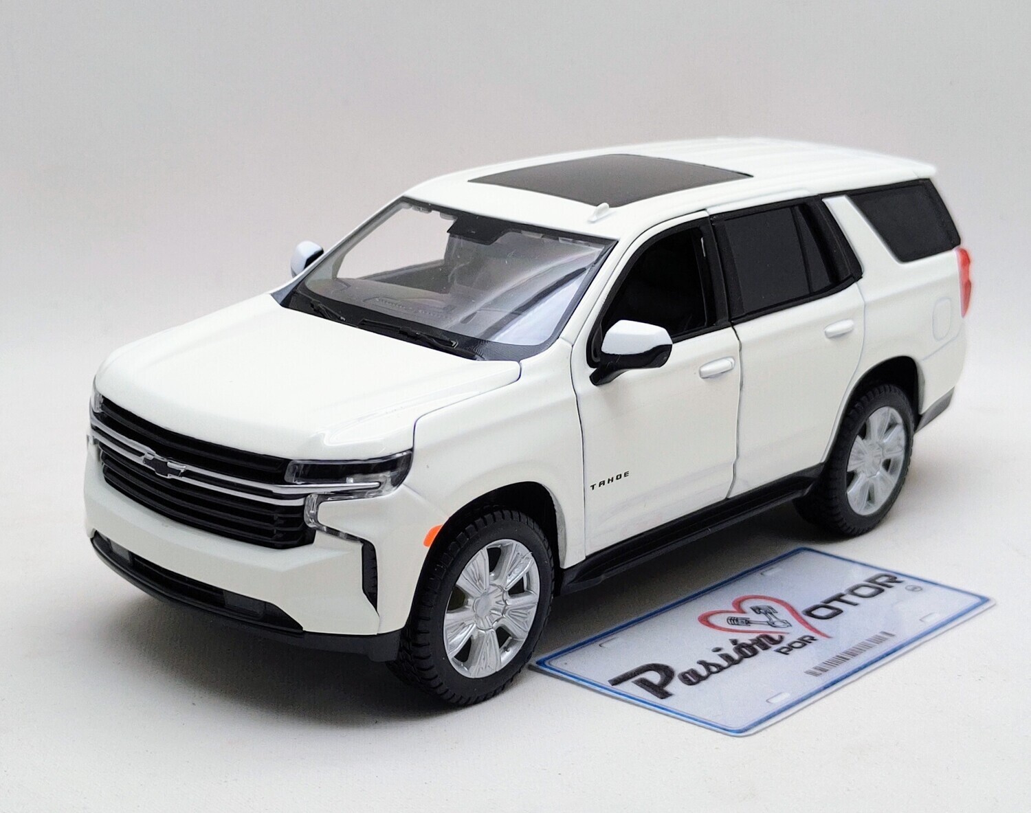 1:26 Chevrolet Tahoe RST SUV 2021 Blanco MAISTO Special Edition 1:24 00599 1:26 Chevrolet Tahoe RST SUV 2021 Blanco MAISTO Special Edition 1:24 00599