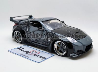 1:24 Nissan 350Z 2003 Gris Con Gráficos Dk´s Rapido Y Furioso Reto Tokio JADA TOYS 00900 1:24 Nissan 350Z 2003 Gris Con Gráficos Dk´s Rapido Y Furioso Reto Tokio JADA TOYS 00900