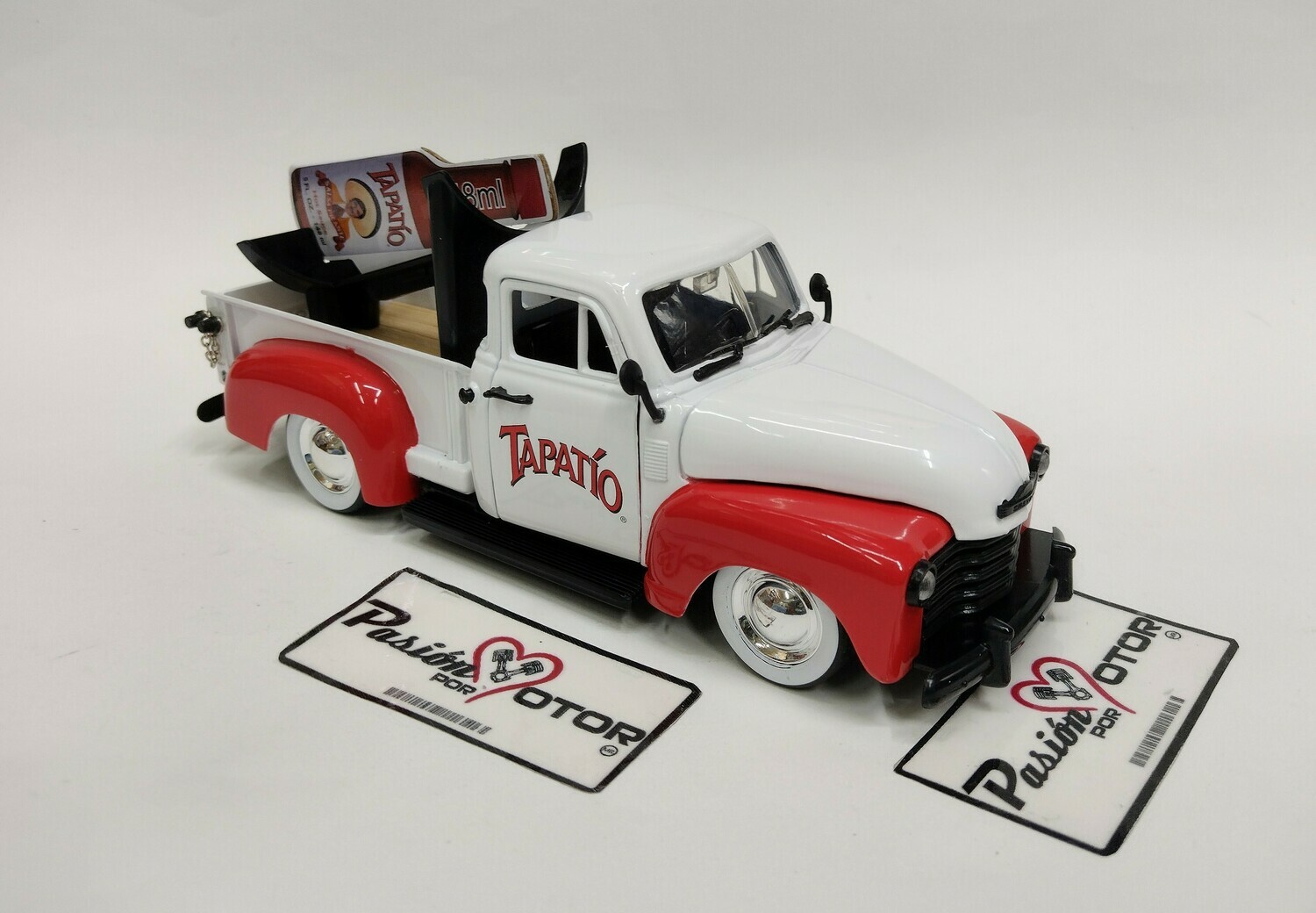 1:24 Chevrolet Pick Up 1953 Blanco y Rojo Charro Man - Tapatio Salsa Picante JADA TOYS 03906