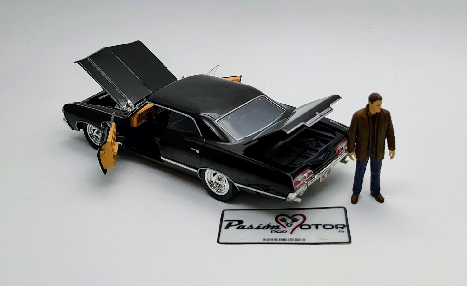 1:24 Chevrolet Impala SS Sport Sedan 1967 Negro & Dean Winchester Supernatural JADA TOYS Hollywood Rides 02336 1:24 Chevrolet Impala SS Sport Sedan 1967 Negro & Dean Winchester Supernatural JADA TOYS Hollywood Rides 02336