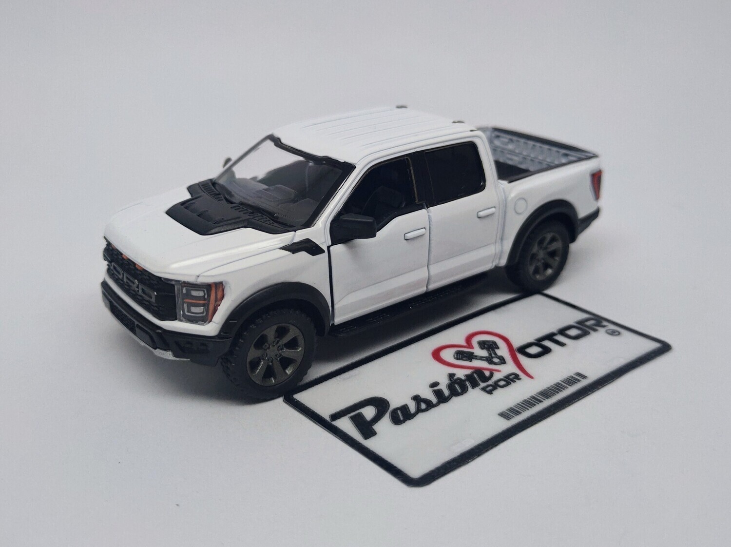 5 Pulgadas / 1:46 Ford F-150 Raptor Pick Up 2022 Blanco KINSMART En Display a Granel 1:43 5 Pulgadas / 1:46 Ford F-150 Raptor Pick Up 2022 Blanco KINSMART En Display a Granel 1:43