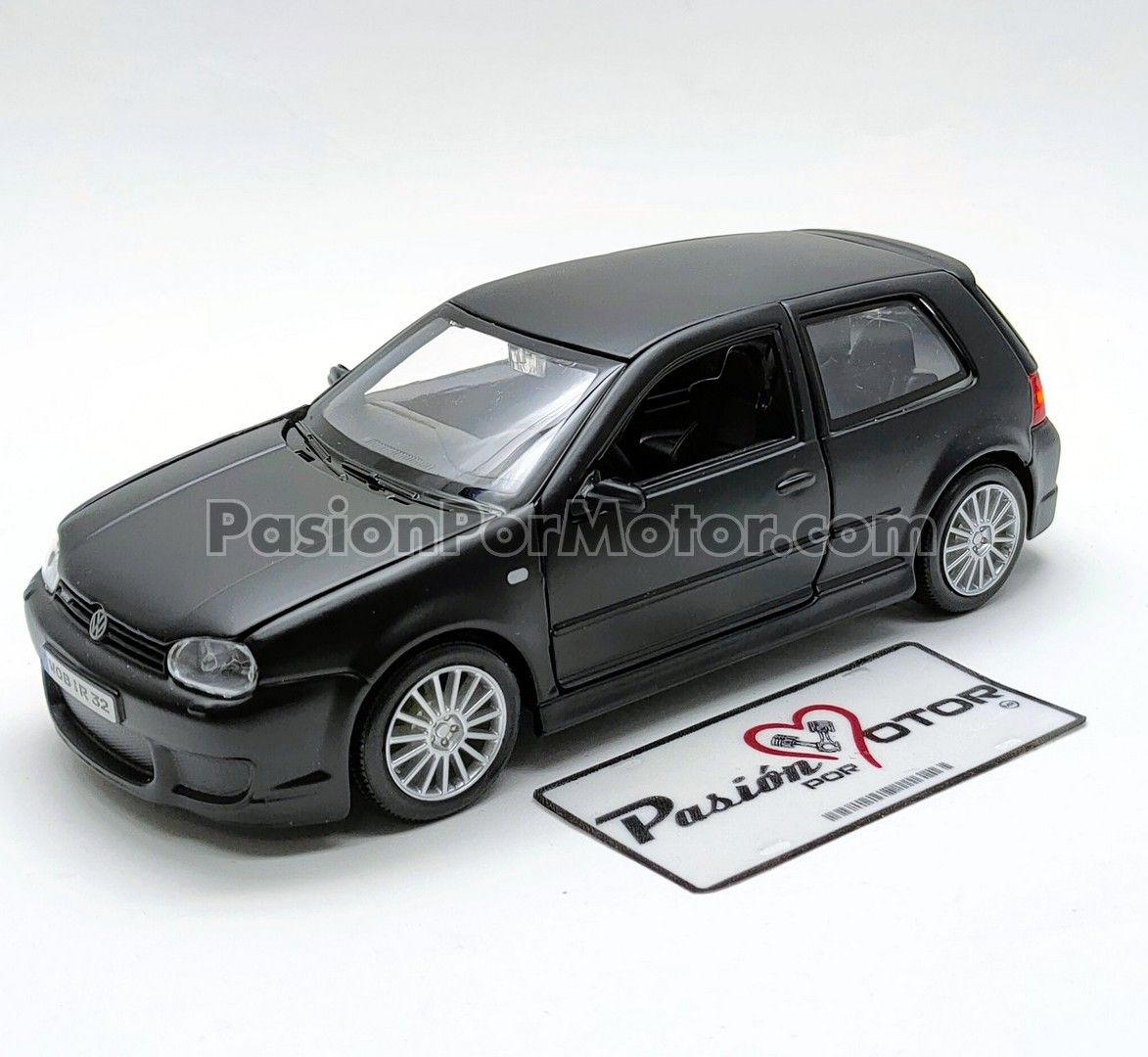 1:24 Volkswagen Golf A4 R32 Hatchback 2002 Negro Mate MAISTO Special Edition 02561