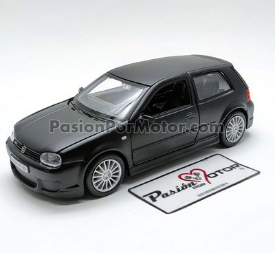 1:24 Volkswagen Golf A4 R32 Hatchback 2002 Negro Mate MAISTO Special Edition 02561