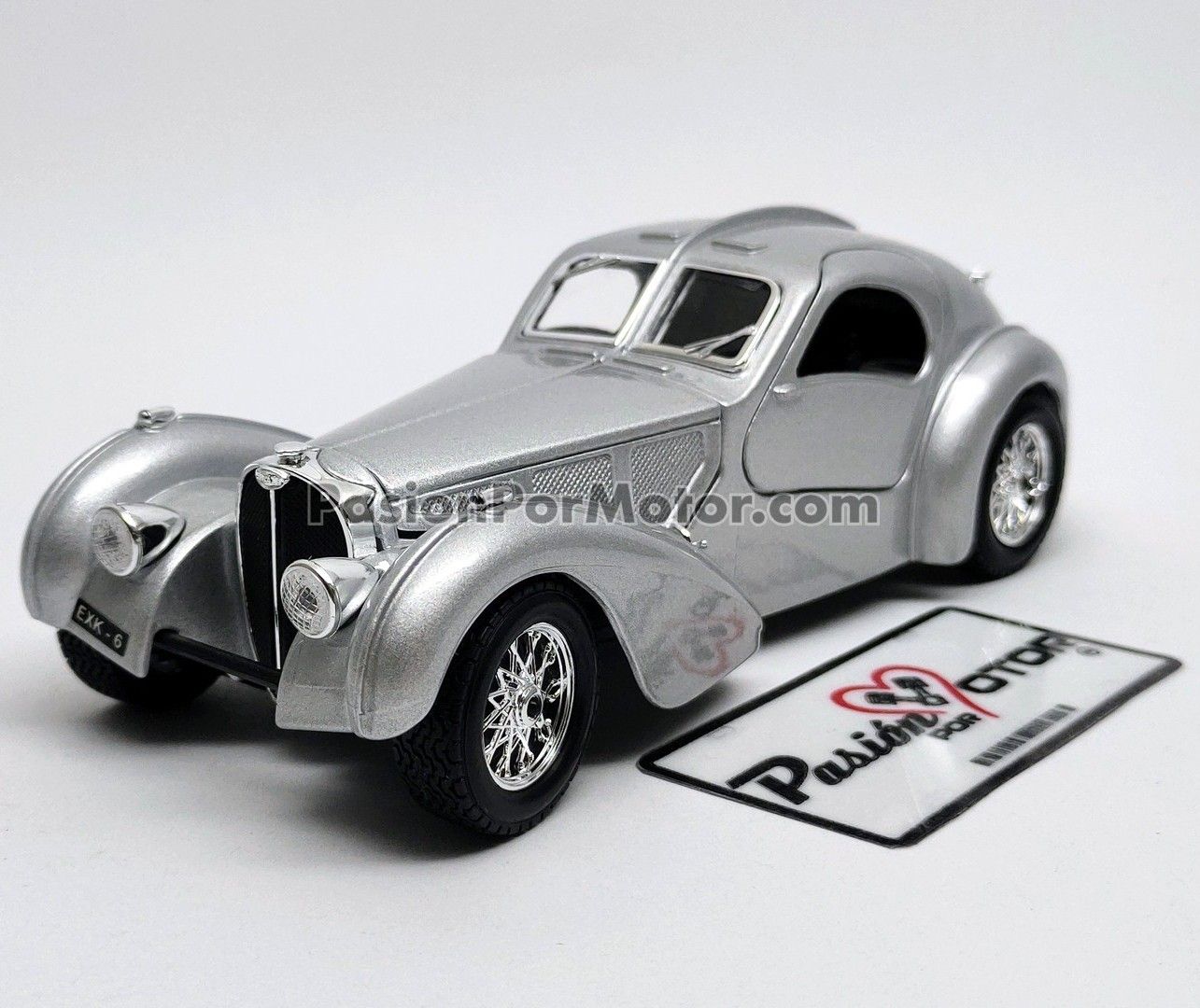 1:24 Bugatti Atlantic Coupe 1936 Plata BBURAGO 02760 1:24 Bugatti Atlantic Coupe 1936 Plata BBURAGO 02760
