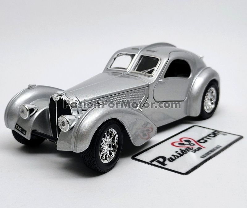 1:24 Bugatti Atlantic Coupe 1936 Plata BBURAGO 02760 1:24 Bugatti Atlantic Coupe 1936 Plata BBURAGO 02760