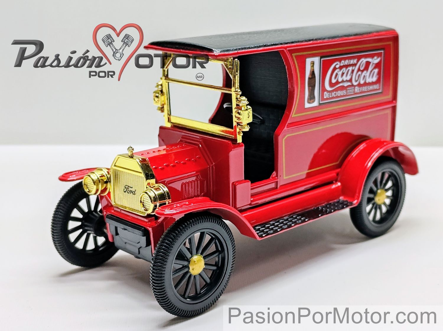 1:24 Ford Model T Cargo Van 1917 Coca Cola MOTOR CITY CLASSICS 03179