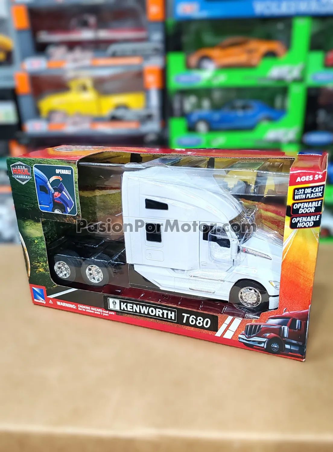 1:32 Kenworth T680 Nex Gen Cabina 2023 Blanco NEW RAY Long Haul Trucker Tractocamion 04804