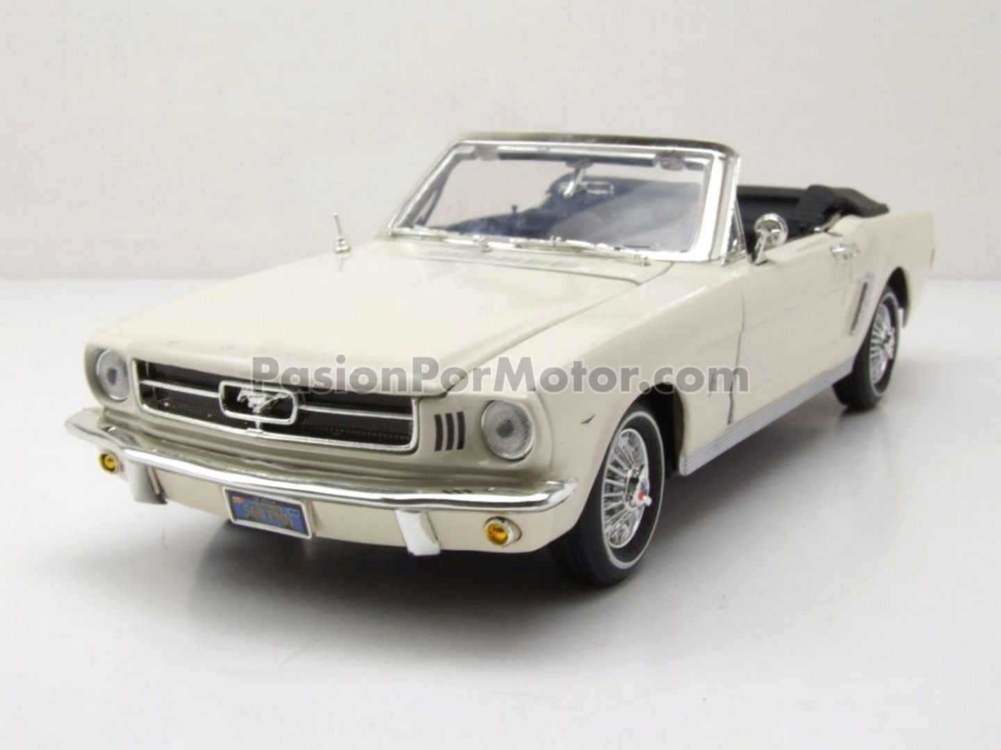 1:18 Ford Mustang 1964 1/2 Convertible Blanco MOTOR MAX 00372