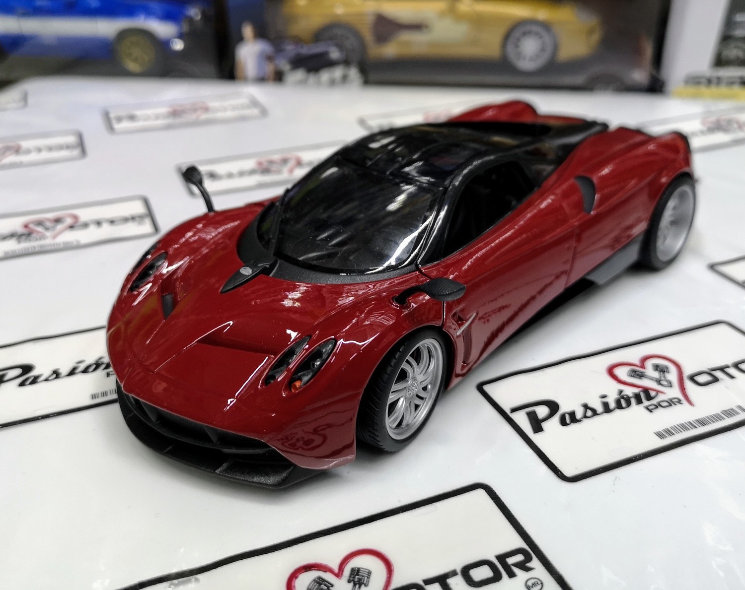 1:24 Pagani Huayra 2011 Rojo WELLY Nex Models 05069