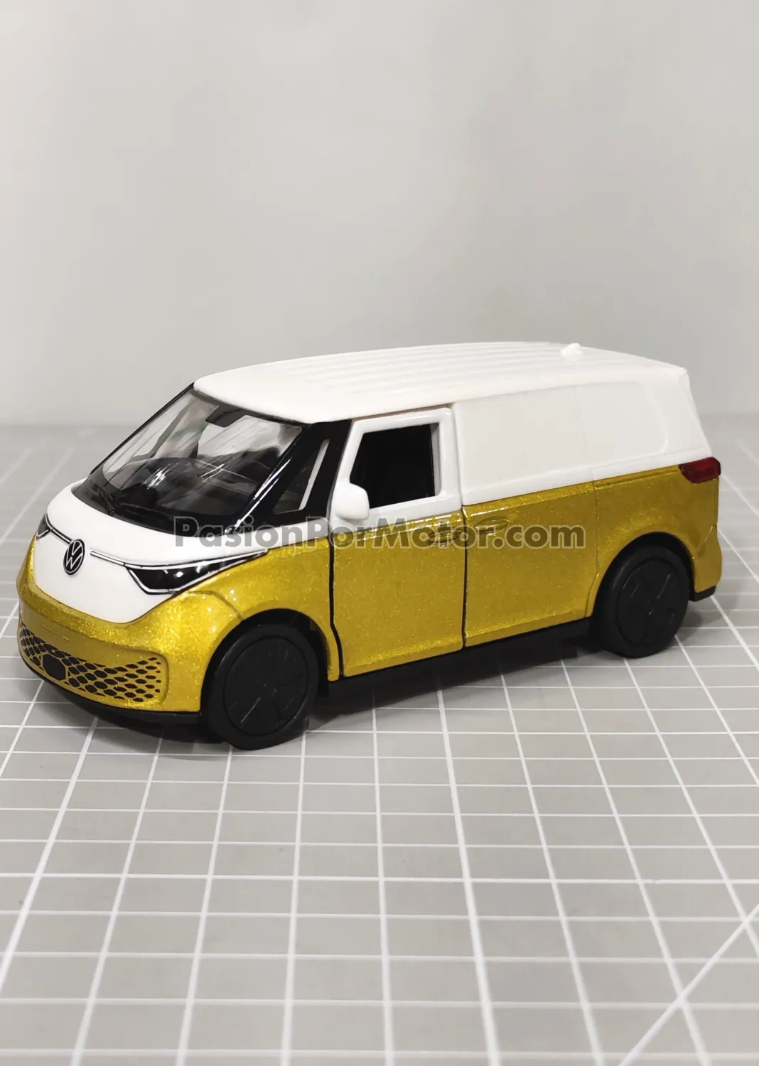5 Pulgadas / 1:38 Volkswagen ID. Buzz Cargo 2024 Bitono Blanco y Amarillo WELLY Display a Granel 05107