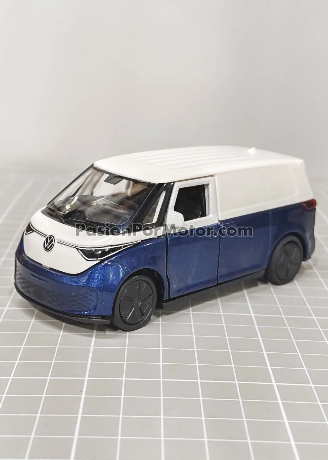 5 Pulgadas / 1:38 Volkswagen ID. Buzz Cargo 2024 Bitono Blanco y Azul WELLY Display a Granel 05108