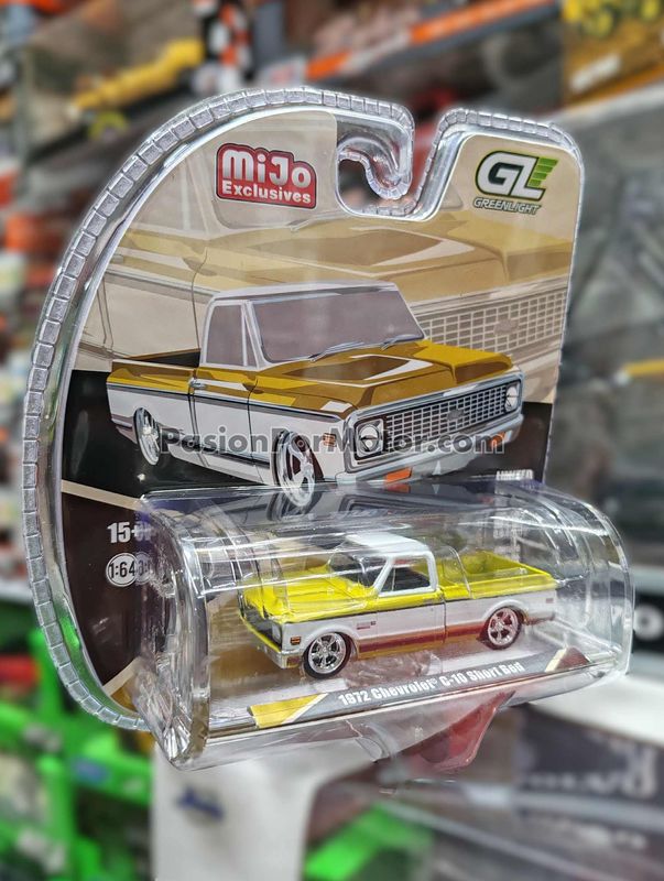 1:64 Chevrolet C-10 Pick Up Caja Corta 1972 Amarillo y Blanco GREENLIGHT Mijo Exclusives 05210