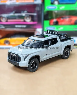 1:24 Toyota Tundra TRD 4X4 Off Road 2023 Gris KINGS TOY 05255
