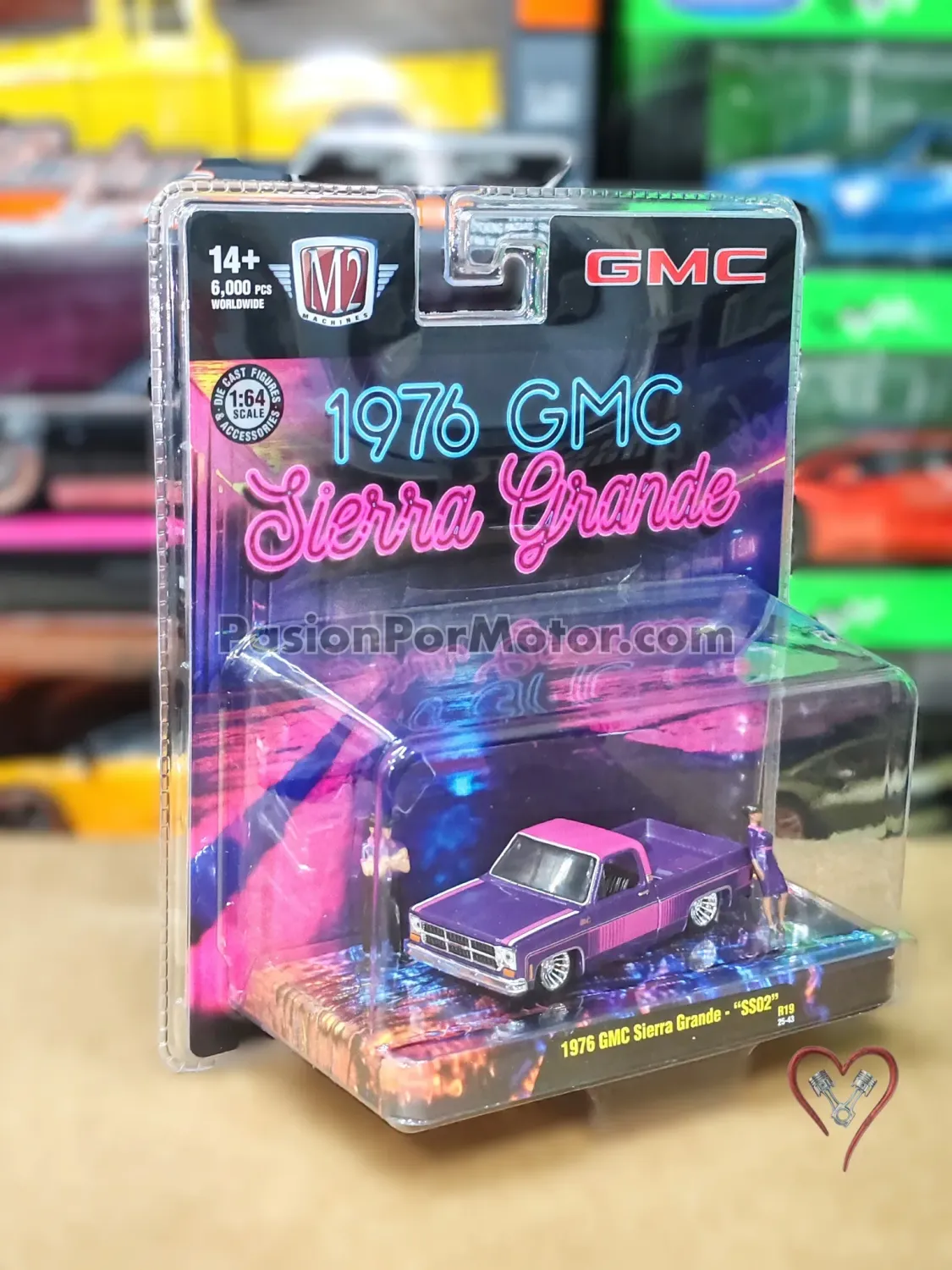 1:64 GMC Sierra Grande - SS02 1976 Purpura Con Figuras M2 MACHINES Diorama R19 05263