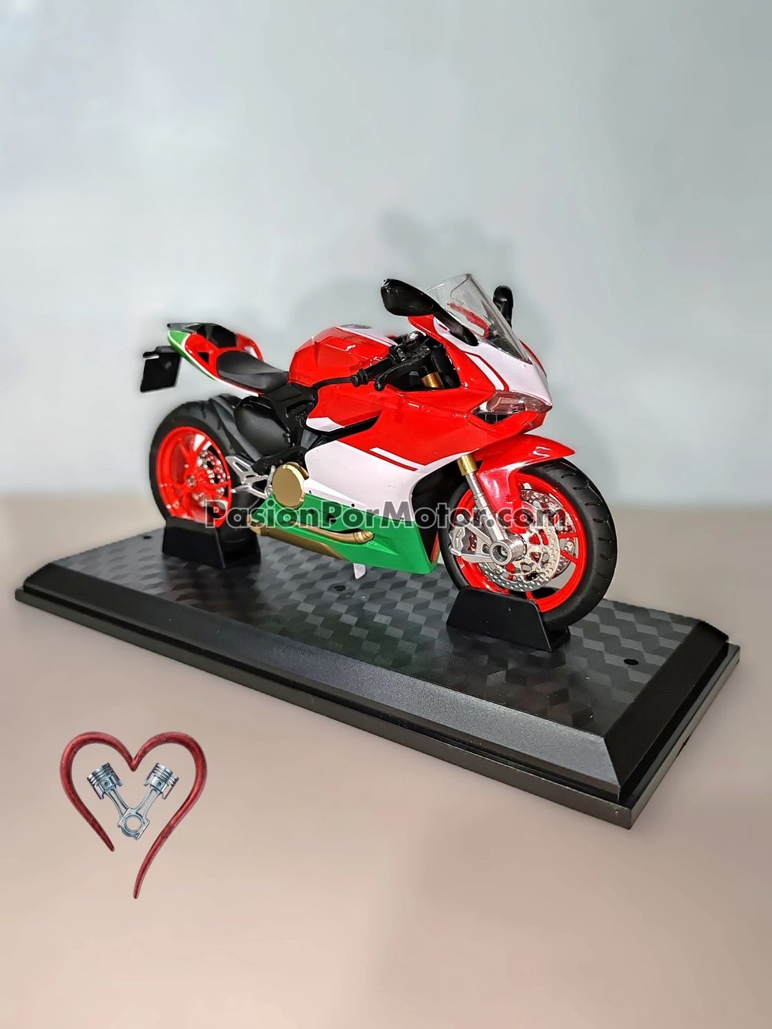 1:12 Ducati 1199 Panigale 2012 Tricolor Con Luces y Sonido + Base 05363