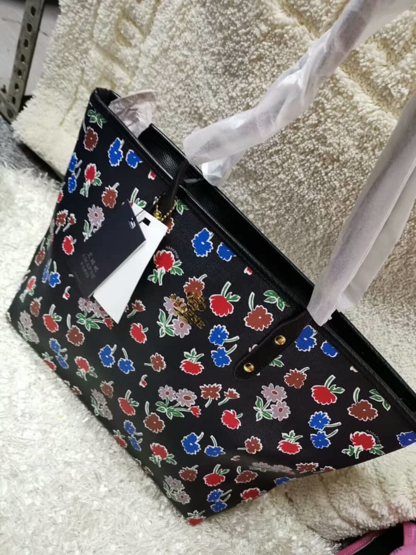 Women&#39;s bags multiple colours 