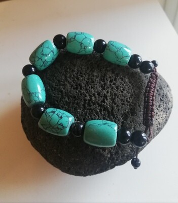 Bracelet in Turquoise Ovals and Black Onyx