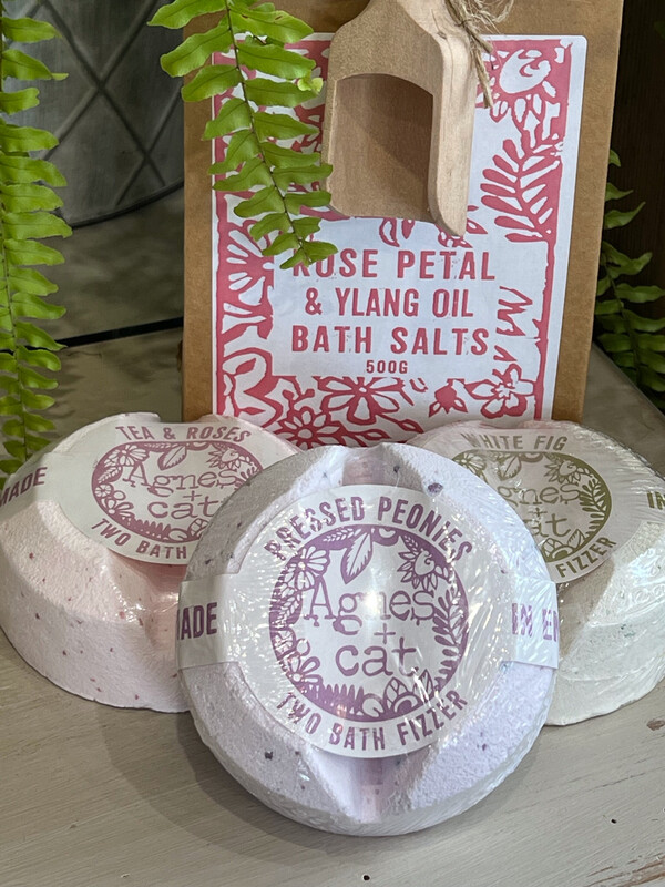 Agnes &amp; Cat Bath Fizzer - Pressed Peonies