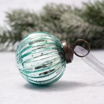 Ribbed Glass Bauble - Mint