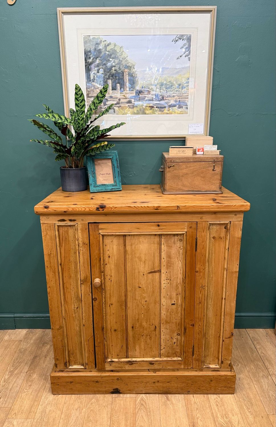 Antique Pine Cupboard / Cabinet / Sideboard Antique Pine Cupboard / Cabinet / Sideboard