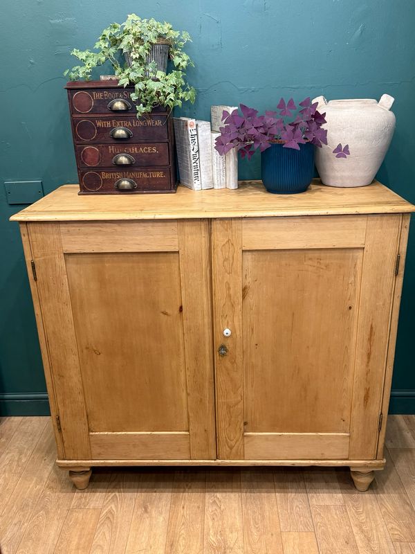 Antique Pine School Cupboard / Sideboard Antique Pine School Cupboard / Sideboard