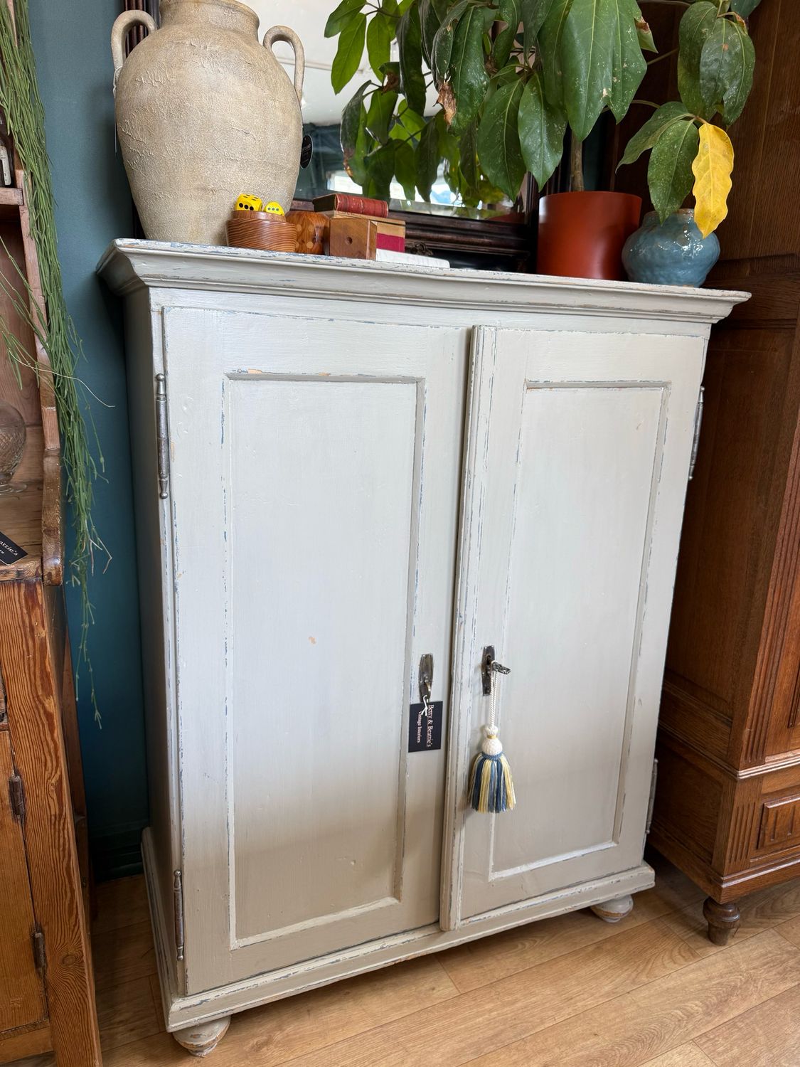 Vintage Painted Cupboard / Cabinet Vintage Painted Cupboard / Cabinet
